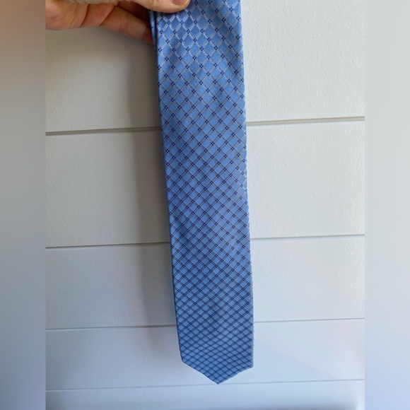 Jones New York coastal blue 100% silk tie - Picture 2 of 4